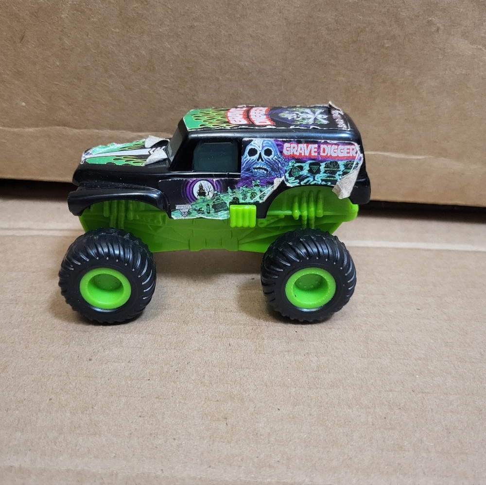 Mcdonald's 2015 Feld Motor Inc.Grave Digger/Dragon Monster Truck Happy Meal Toy - Picture 6 of 16